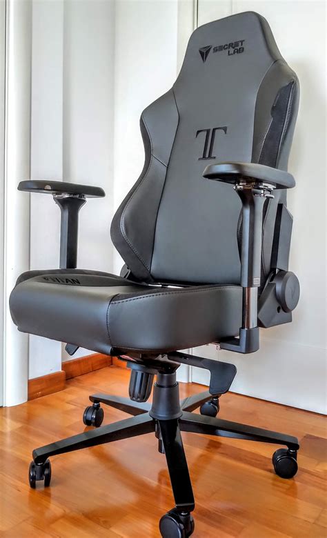 secret lab titan chair 2020.